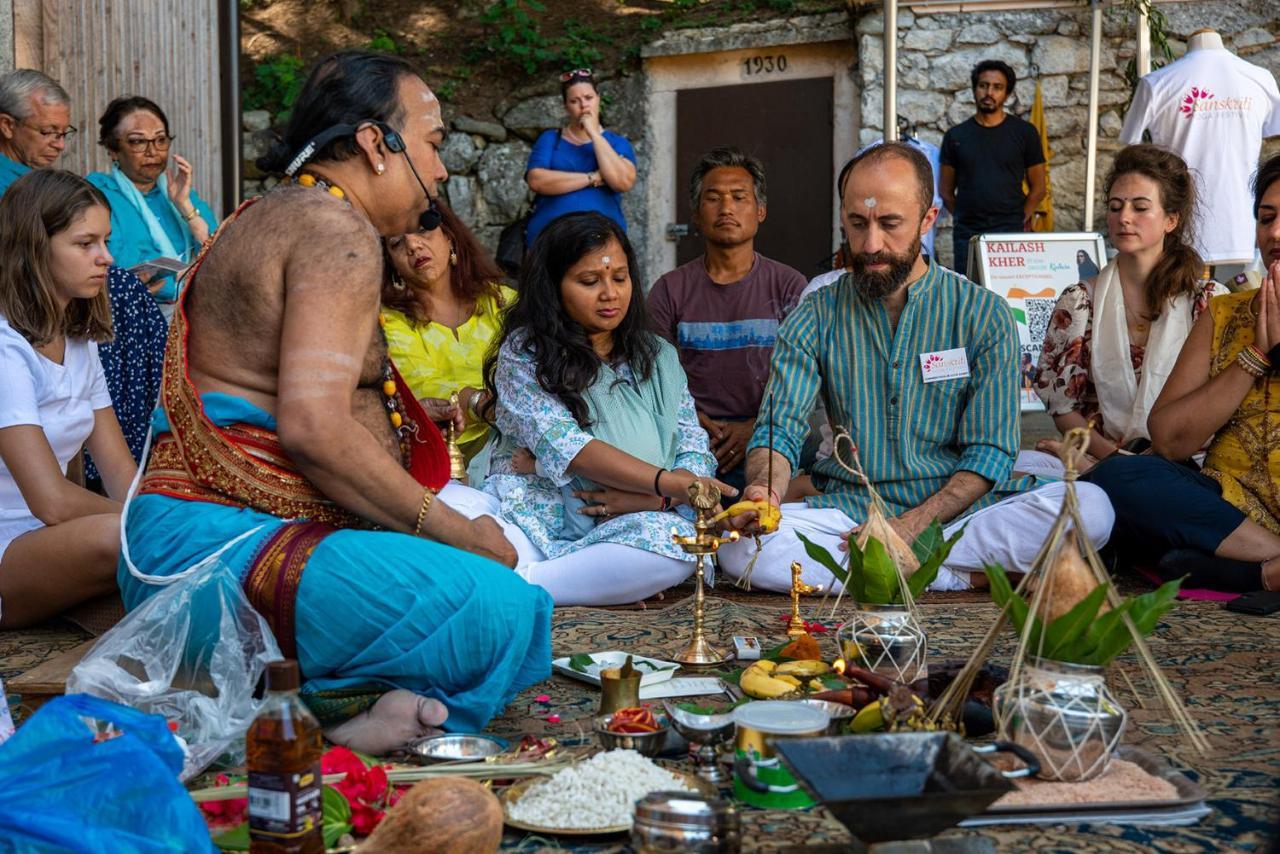 Sanskriti Hotel Scionzier Buitenkant foto